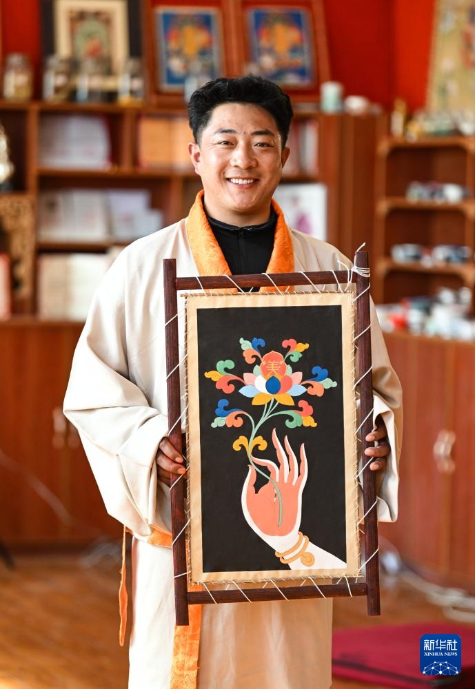 达瓦卓玛结婚照_达瓦卓玛钦乐工坊 四川甘孜藏族自治州德格县麦宿镇 唐卡绘画编织土陶木雕