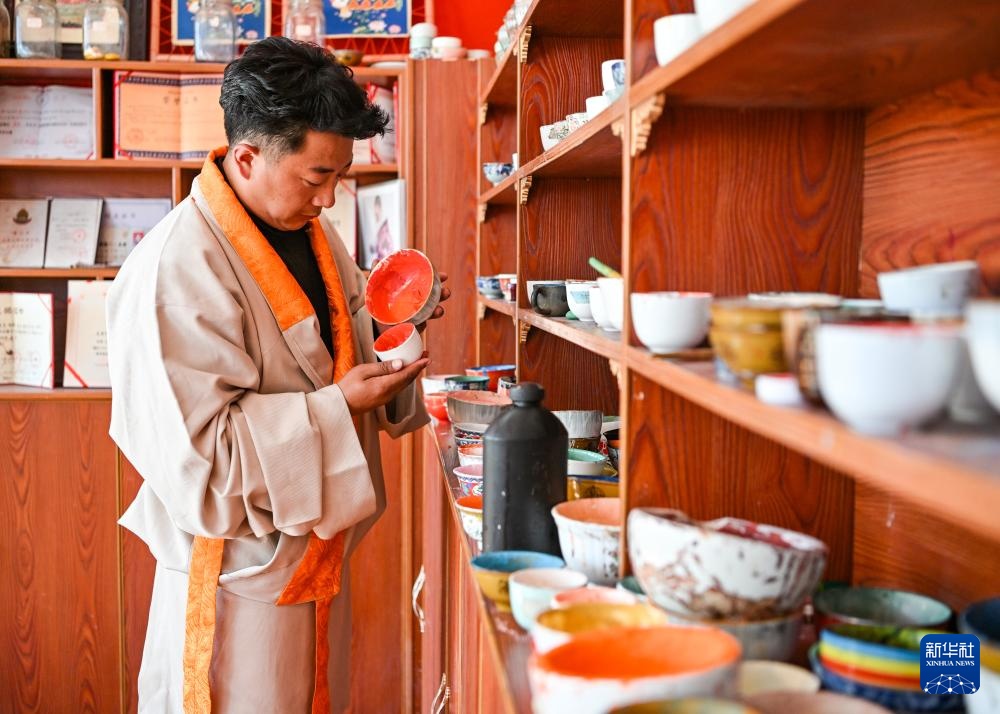 达瓦卓玛钦乐工坊 四川甘孜藏族自治州德格县麦宿镇 唐卡绘画编织土陶木雕_达瓦卓玛结婚照