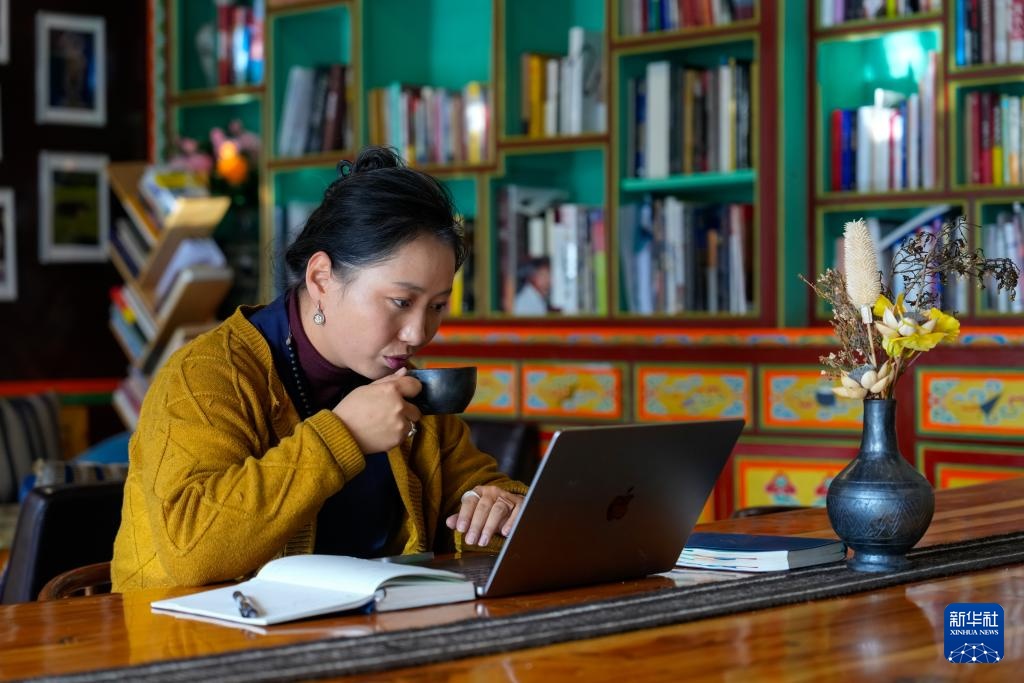 达瓦卓玛钦乐工坊 四川甘孜藏族自治州德格县麦宿镇 唐卡绘画编织土陶木雕_达瓦卓玛结婚照