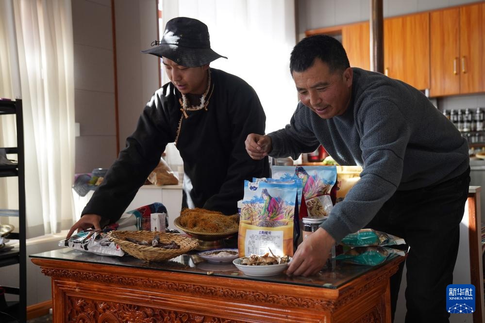 达瓦卓玛钦乐工坊 四川甘孜藏族自治州德格县麦宿镇 唐卡绘画编织土陶木雕_达瓦卓玛结婚照