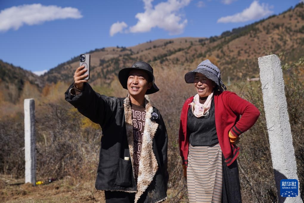 达瓦卓玛钦乐工坊 四川甘孜藏族自治州德格县麦宿镇 唐卡绘画编织土陶木雕_达瓦卓玛结婚照