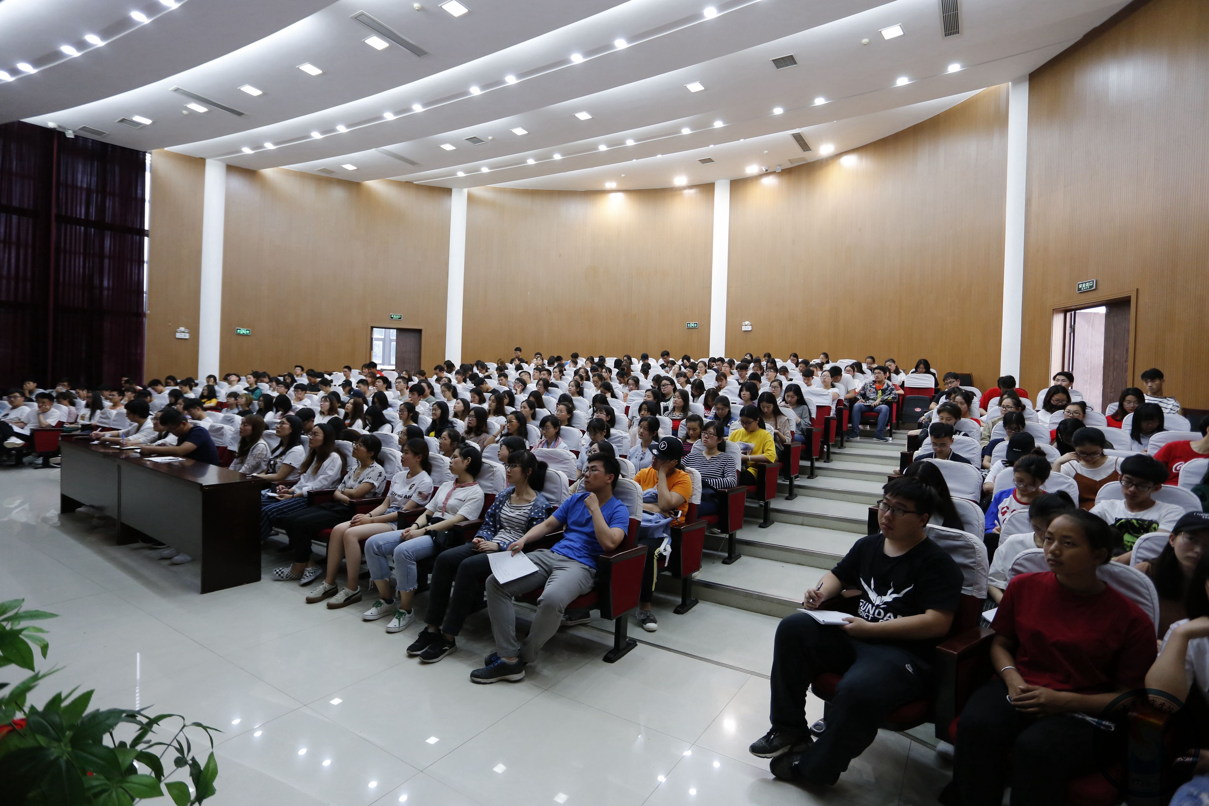 新闻标题制作技巧_怎么写电视新闻稿_新媒体时代如何写好新闻