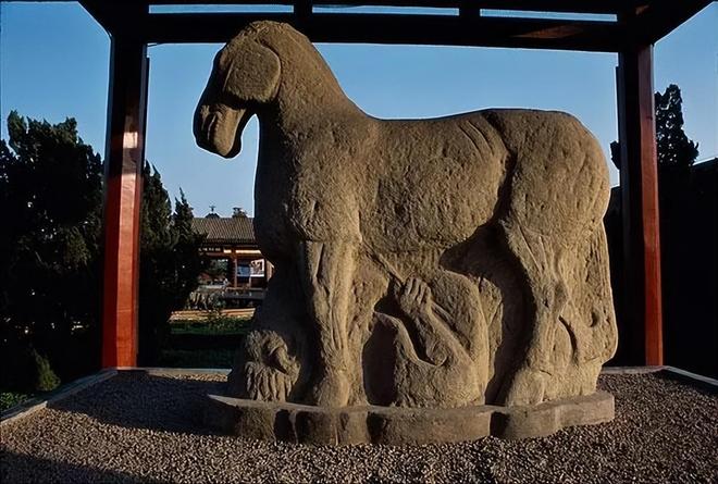 秦汉雕塑艺术发展演变_兵马俑法家美学思想_法家文化雕塑