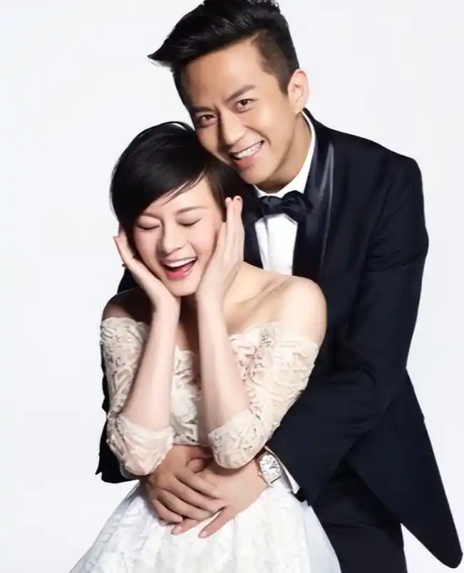 孙俪邓超危险关系搂搂抱抱_邓超郝蕾孙俪态度对比_郝蕾邓超\\