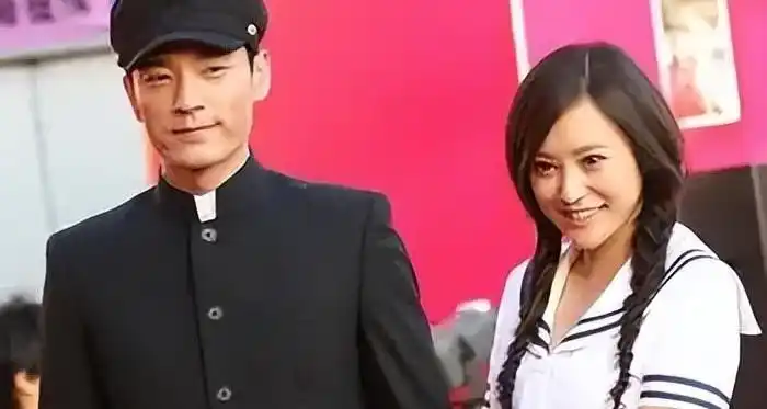 郝蕾和好友聚餐_郝蕾邓超\\_郝蕾现任男友贴心举动