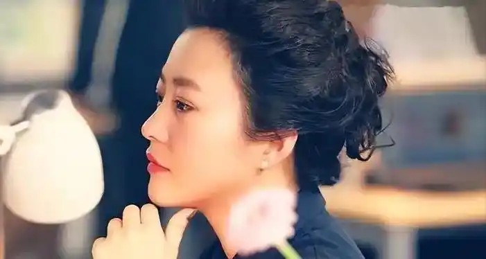 郝蕾邓超\\_郝蕾和好友聚餐_郝蕾现任男友贴心举动