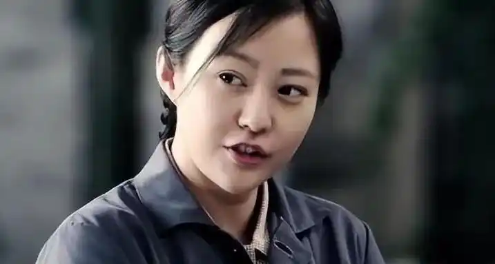 郝蕾和好友聚餐_郝蕾现任男友贴心举动_郝蕾邓超\\