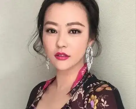 郝蕾邓超\\_郝蕾现任男友贴心举动_郝蕾和好友聚餐