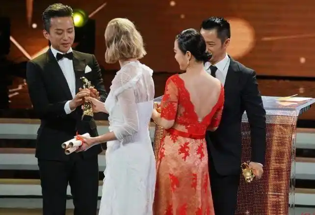 郝蕾疑似新恋情曝光_郝蕾刘烨离婚声明_郝蕾邓超\\