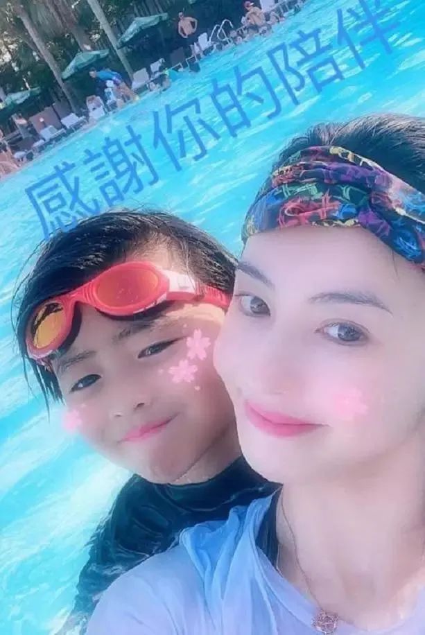 张柏芝离婚后采访_张柏芝单身生育三个儿子_张柏芝离婚后感情生活