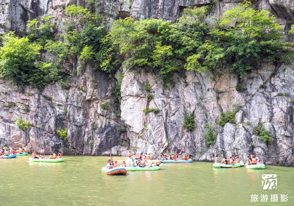 清原红河峡谷漂流景区_中国北方第一漂_抚顺红河谷漂流电话