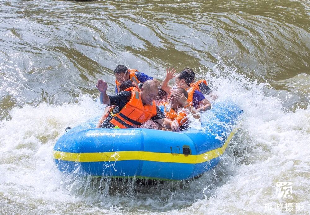 抚顺红河谷漂流电话_中国北方第一漂_清原红河峡谷漂流景区