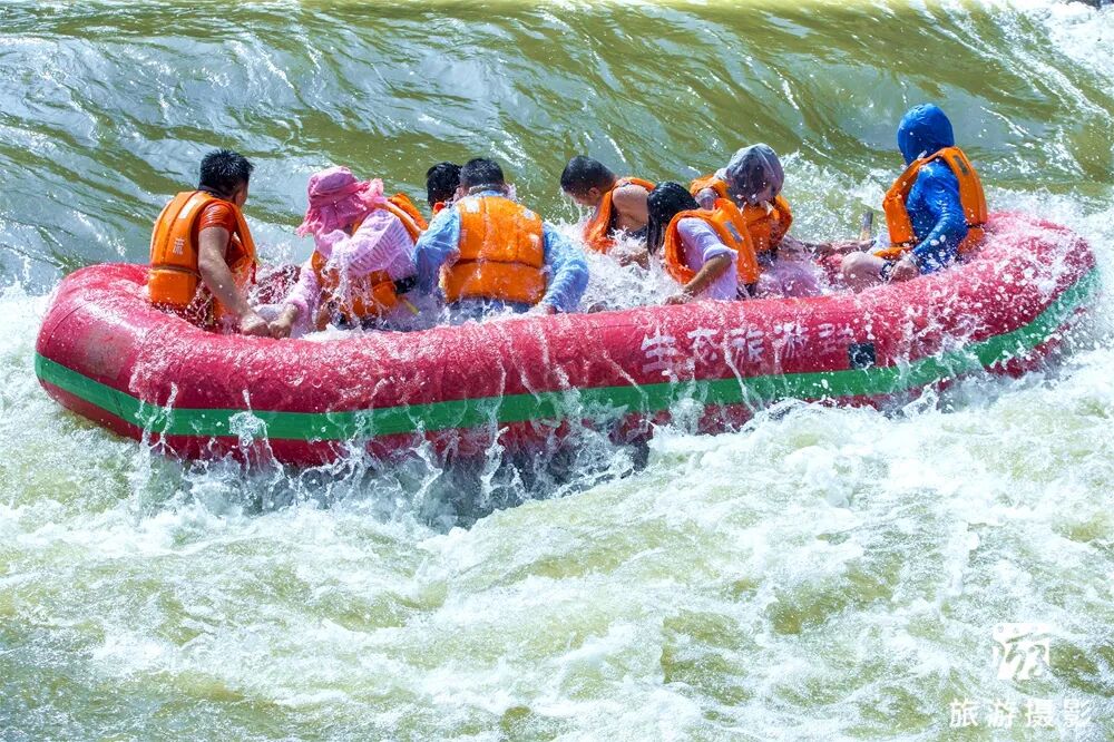 中国北方第一漂_抚顺红河谷漂流电话_清原红河峡谷漂流景区