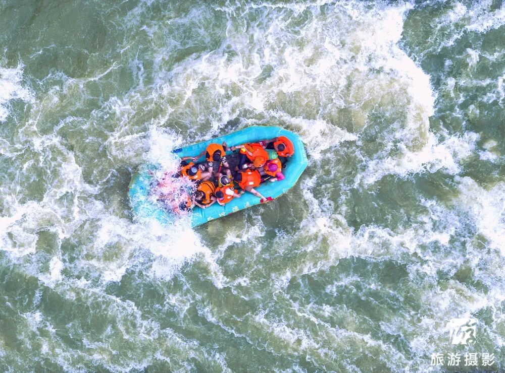中国北方第一漂_抚顺红河谷漂流电话_清原红河峡谷漂流景区