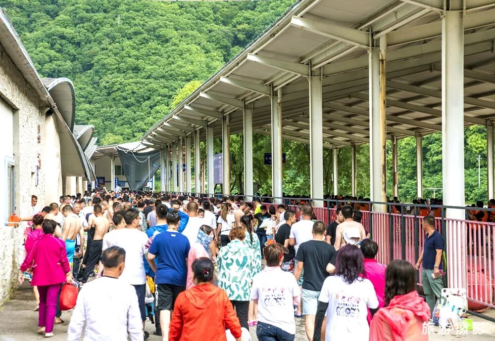 中国北方第一漂_抚顺红河谷漂流电话_清原红河峡谷漂流景区