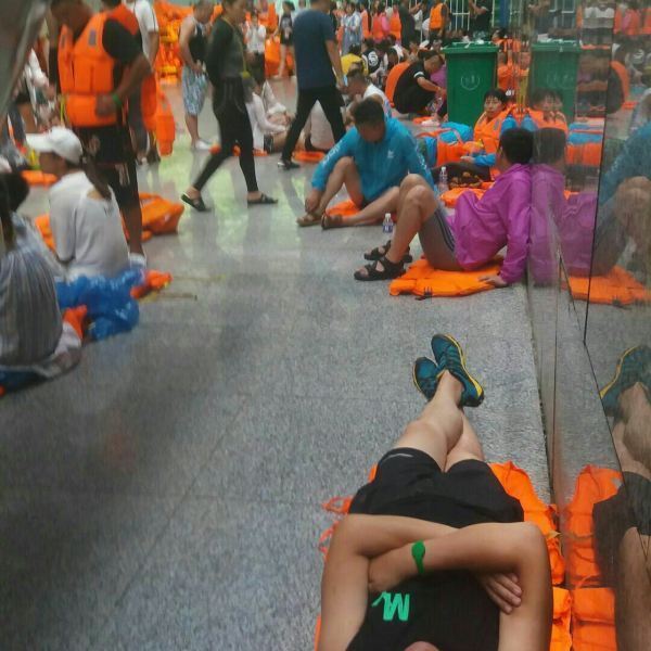 抚顺红河谷漂流图片