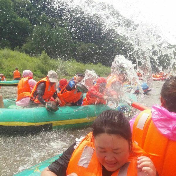 抚顺红河谷漂流图片
