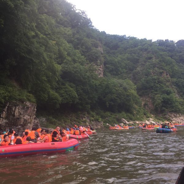 抚顺红河谷漂流图片