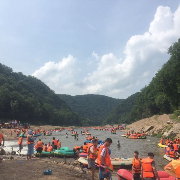 抚顺红河谷漂流图片