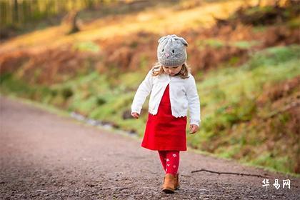 吴宝宝取名大全_吴姓宝宝起名_明亮色彩使用表示颜色的字眼