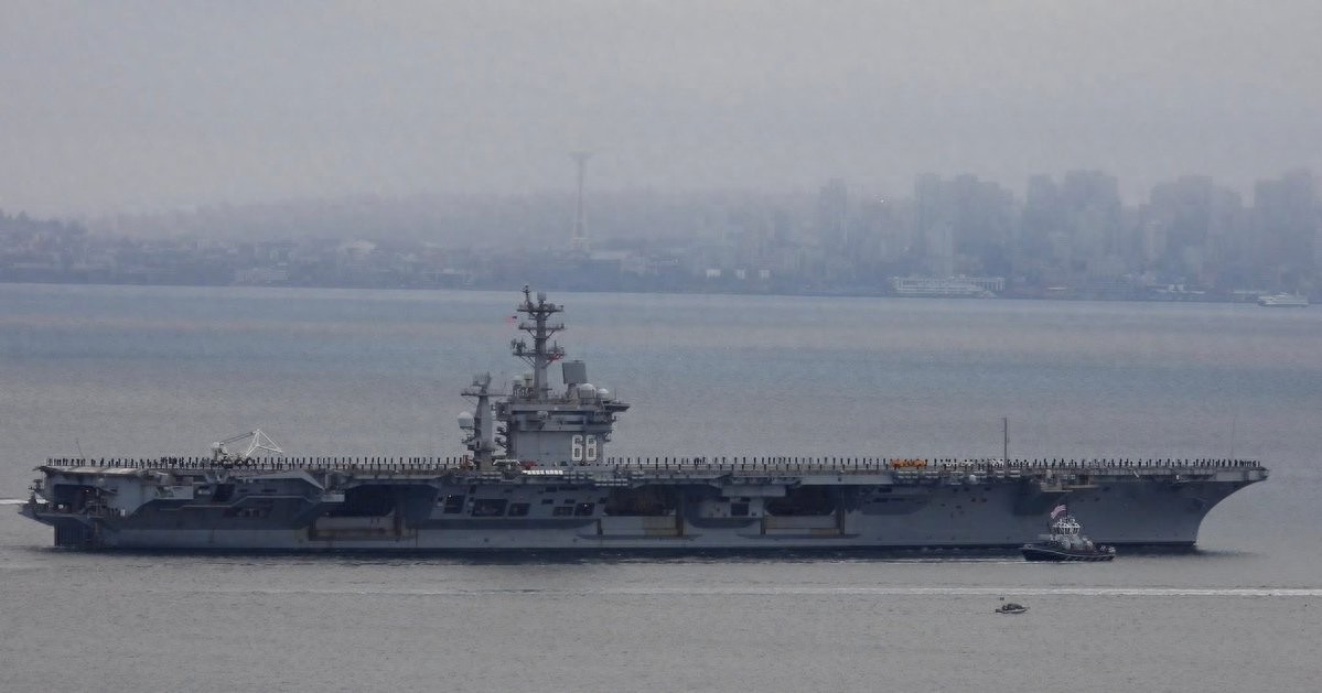 尼米兹号航空母舰图片_美国海军尼米兹号航空母舰退役计划_尼米兹号航空母舰南美军演