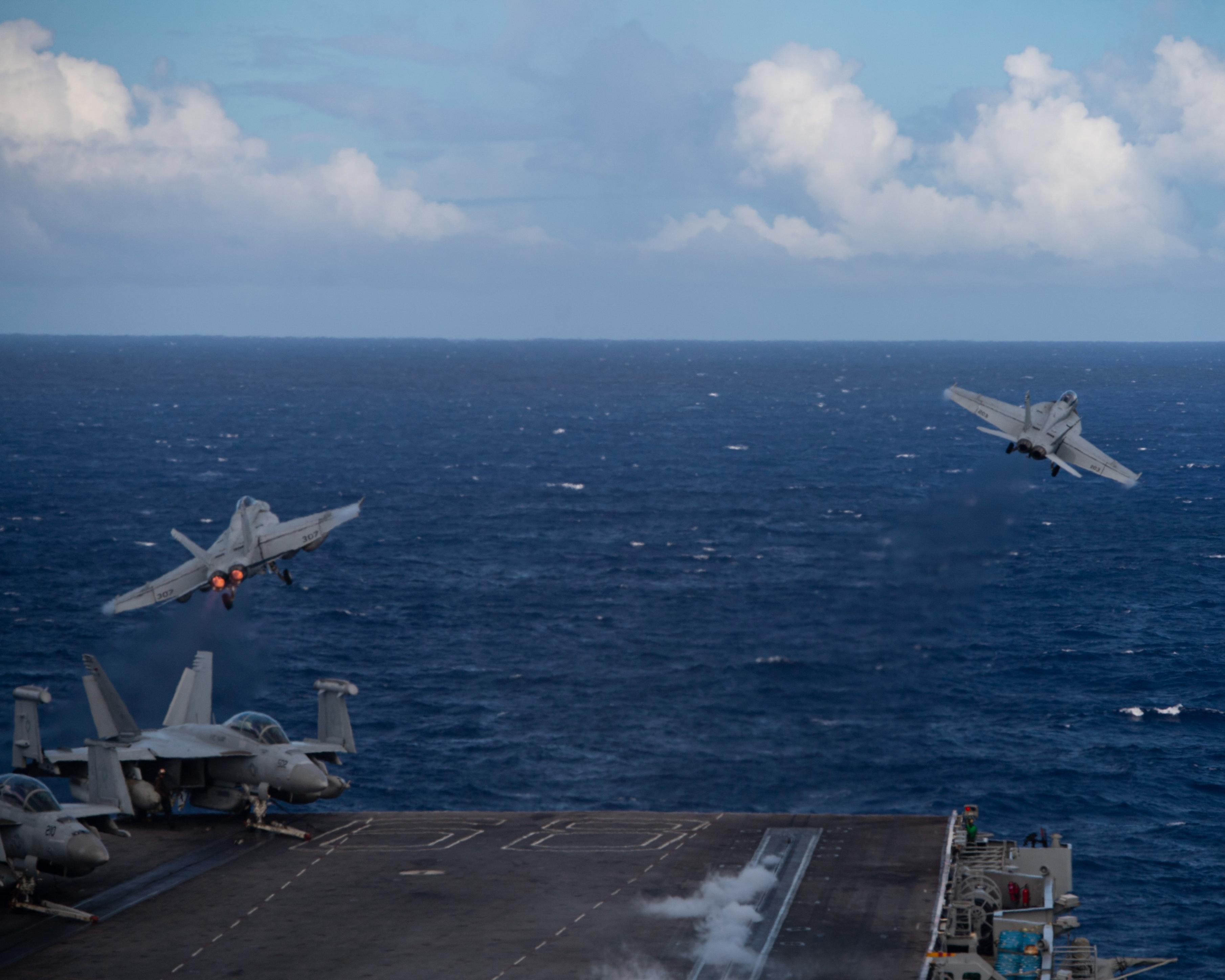 尼米兹号航空母舰南美军演_尼米兹号航空母舰图片_美国海军尼米兹号航空母舰退役计划