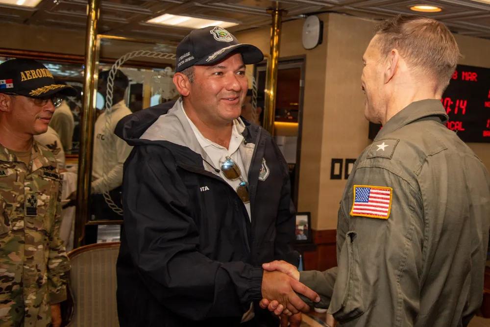 美国海军尼米兹号航空母舰访问巴拿马_尼米兹号航母打击群2026年南方海域演习_尼米兹号航空母舰图片