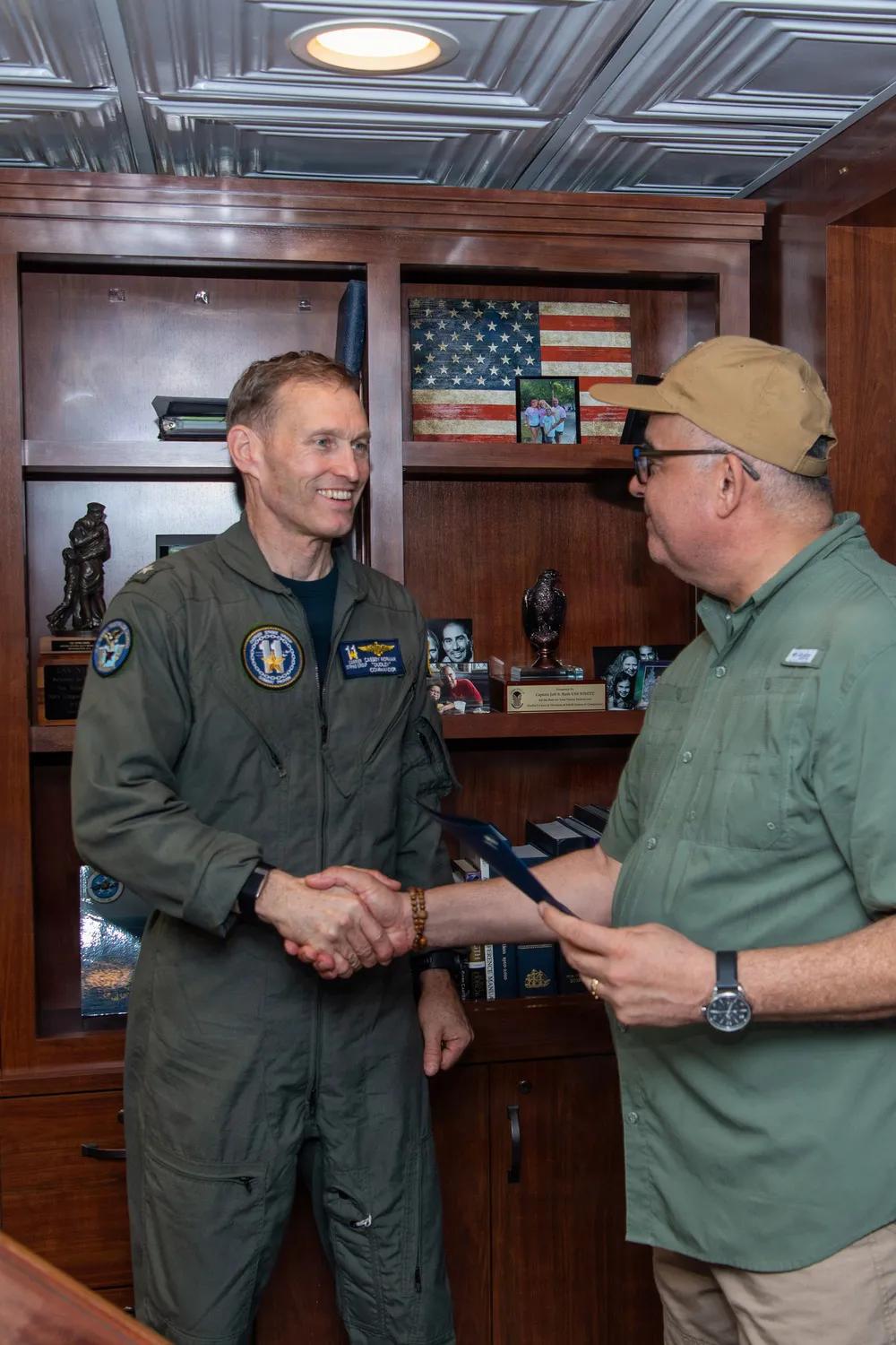 美国海军尼米兹号航空母舰访问巴拿马_尼米兹号航空母舰图片_尼米兹号航母打击群2026年南方海域演习