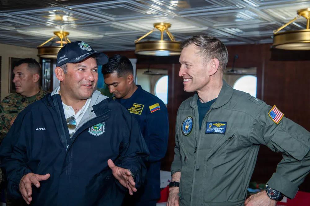 尼米兹号航母打击群2026年南方海域演习_美国海军尼米兹号航空母舰访问巴拿马_尼米兹号航空母舰图片