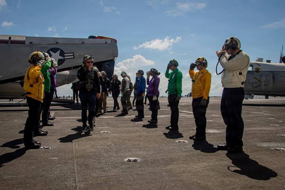 尼米兹号航母打击群2026年南方海域演习_美国海军尼米兹号航空母舰访问巴拿马_尼米兹号航空母舰图片