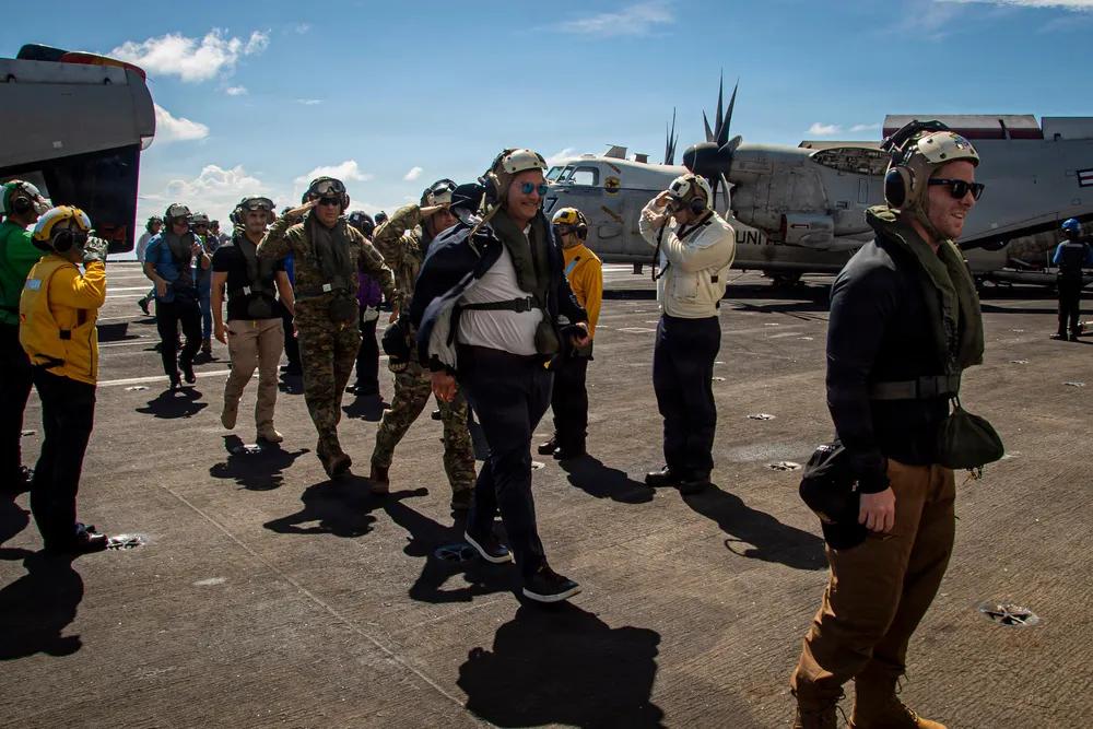 尼米兹号航空母舰图片_尼米兹号航母打击群2026年南方海域演习_美国海军尼米兹号航空母舰访问巴拿马