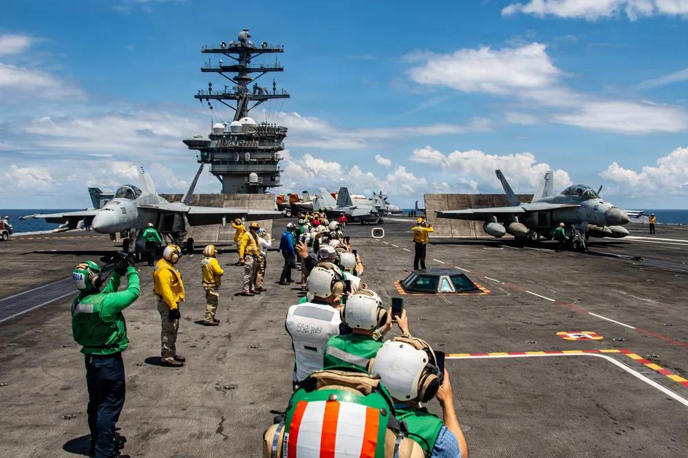 尼米兹号航母打击群2026年南方海域演习_尼米兹号航空母舰图片_美国海军尼米兹号航空母舰访问巴拿马