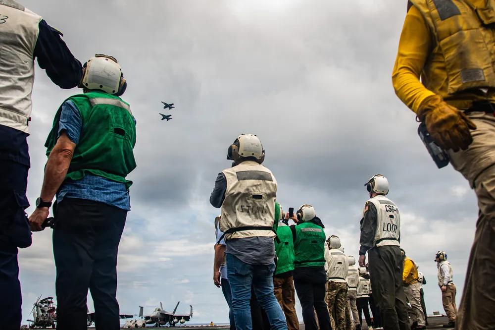 尼米兹号航母打击群2026年南方海域演习_美国海军尼米兹号航空母舰访问巴拿马_尼米兹号航空母舰图片