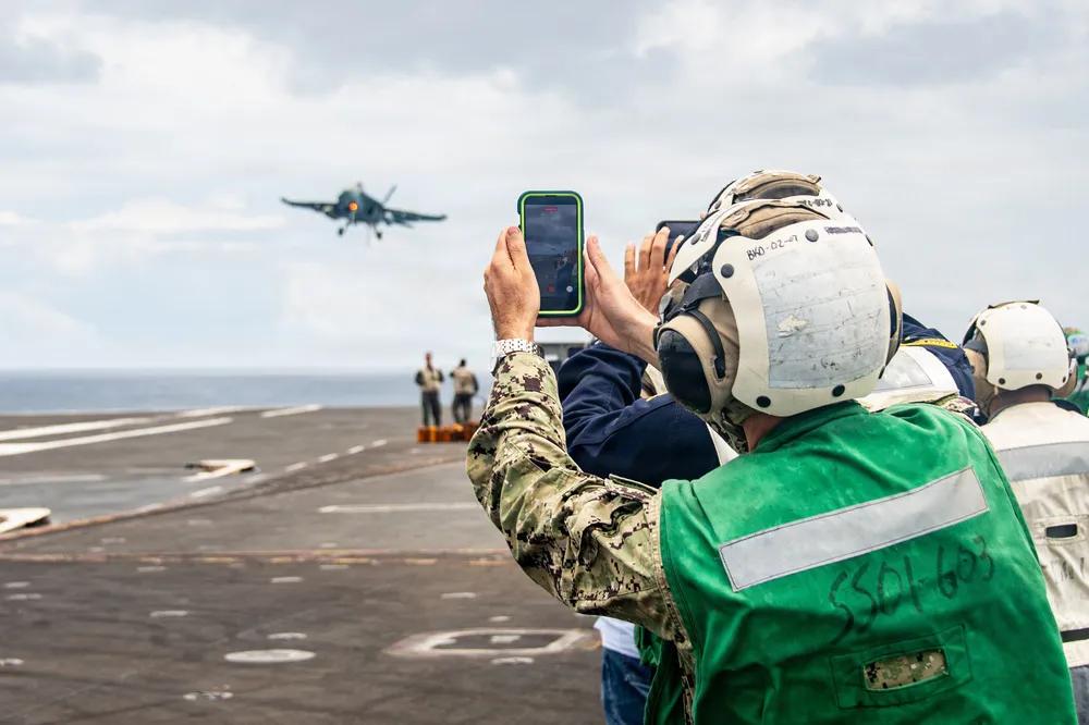 美国海军尼米兹号航空母舰访问巴拿马_尼米兹号航母打击群2026年南方海域演习_尼米兹号航空母舰图片