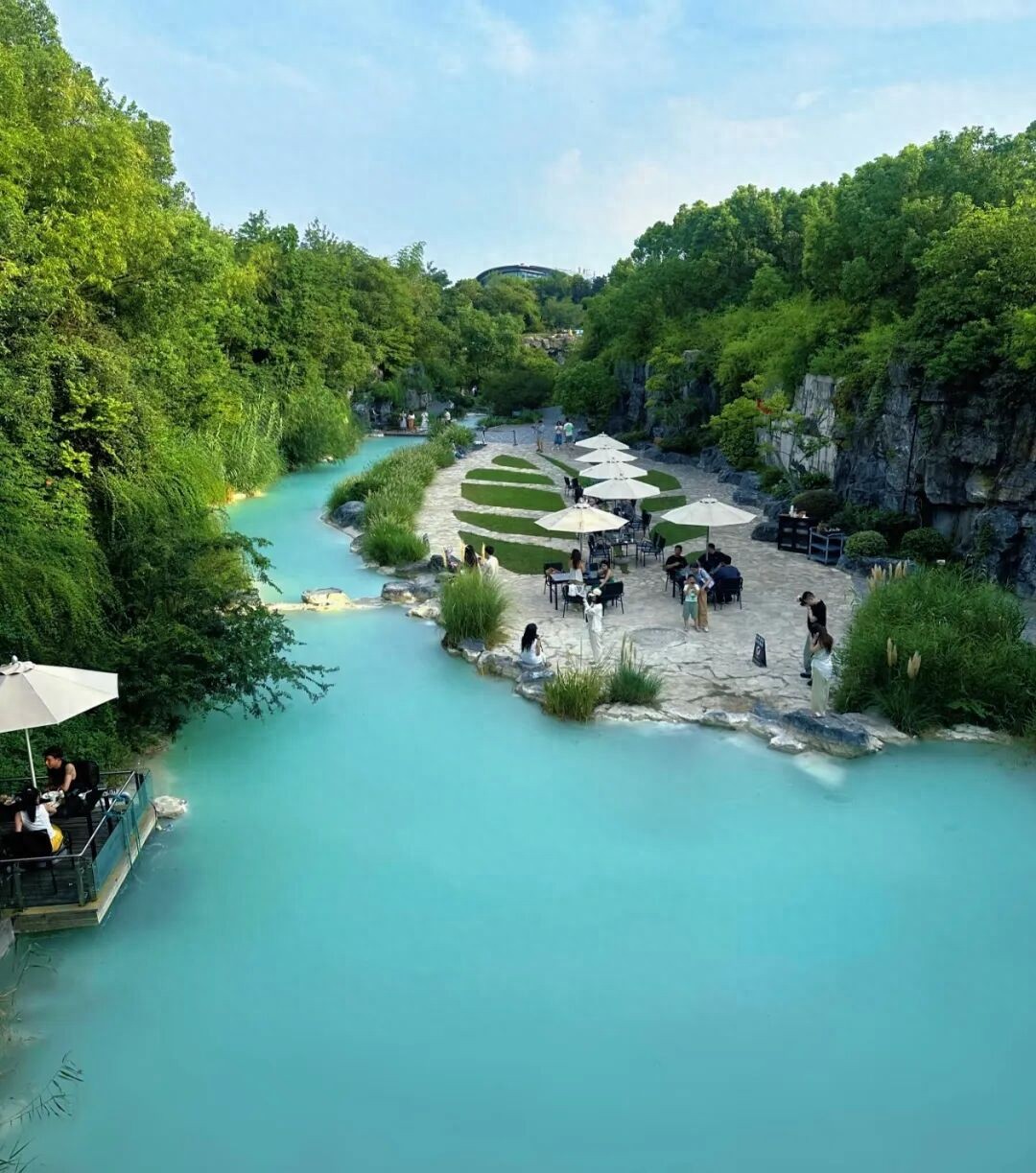 夜间的露天咖啡馆_公园咖啡馆_魔都宝藏咖啡馆