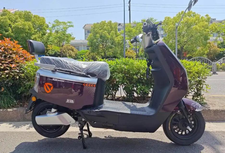 石墨烯电池电动车_更换电动车电池石墨烯电池普通电池_石墨烯电池与普通电池区别