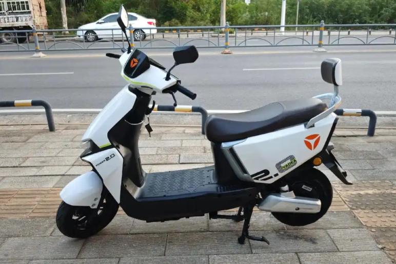 雅迪高续航石墨烯电池_石墨烯电池电动车_台铃超能系列石墨烯电池