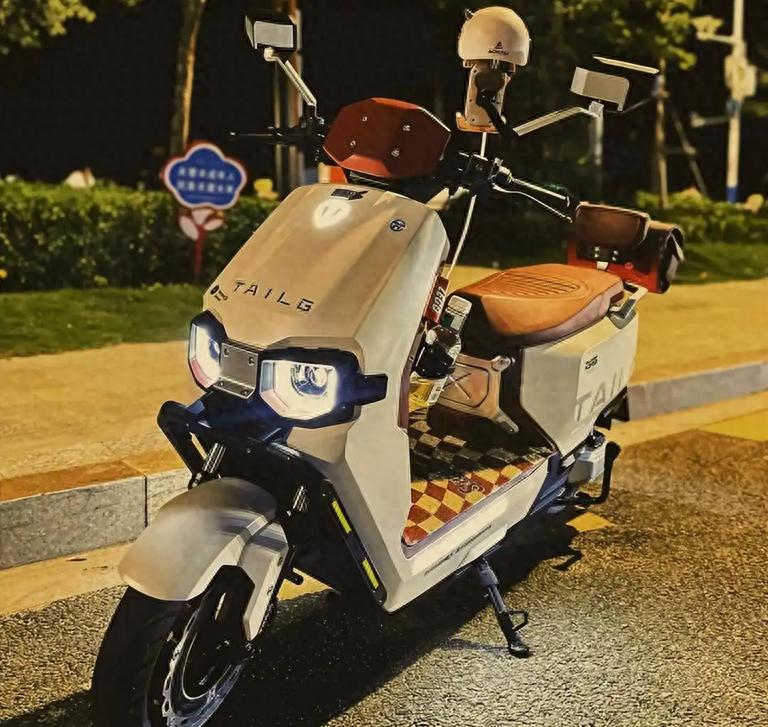 石墨烯电池电动车_钠电池 石墨烯电池 长续航电摩