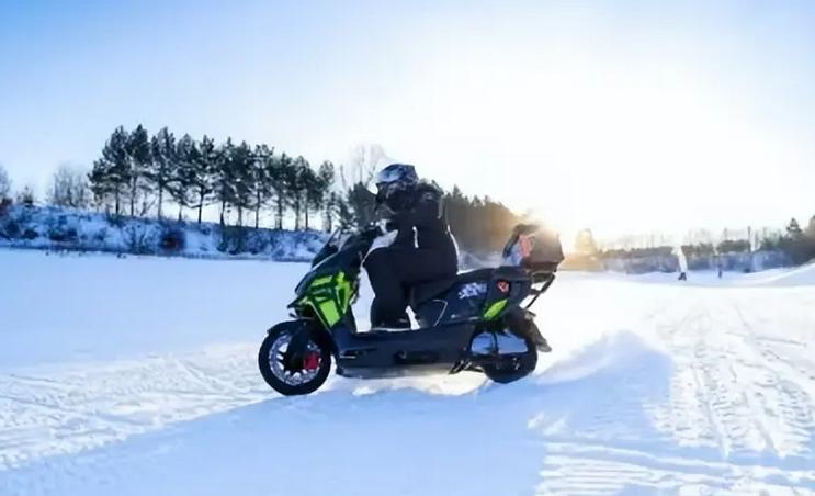 石墨烯电池电动车_钠电池 石墨烯电池 长续航电摩