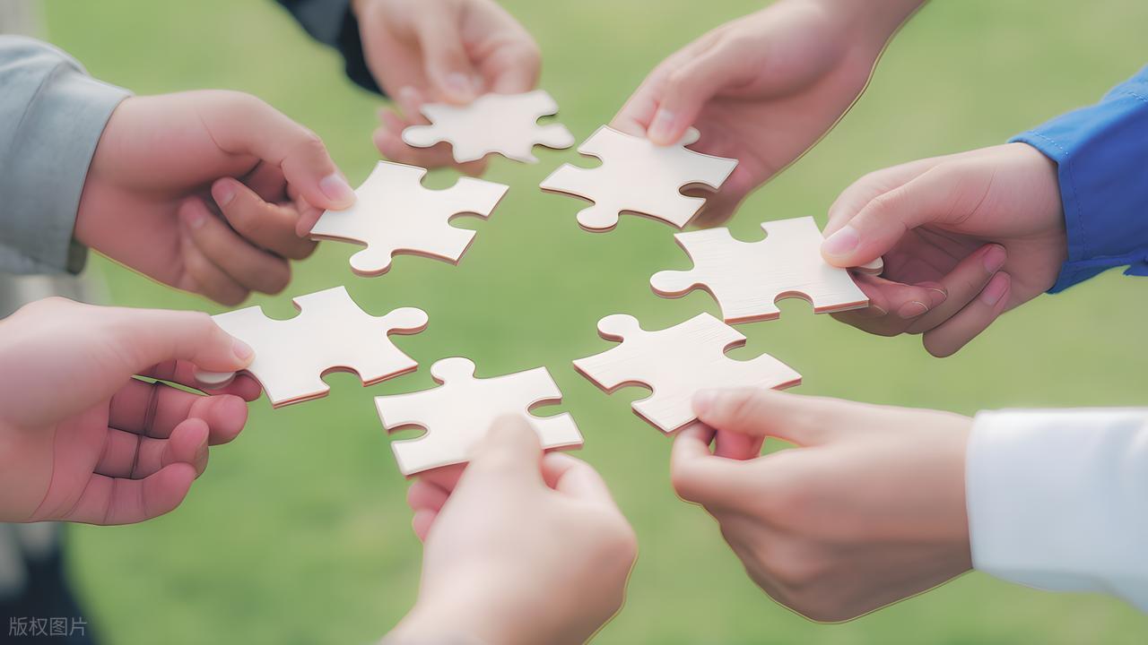 看招标文件技巧_标书代写公司经验_标书封面与封皮图片