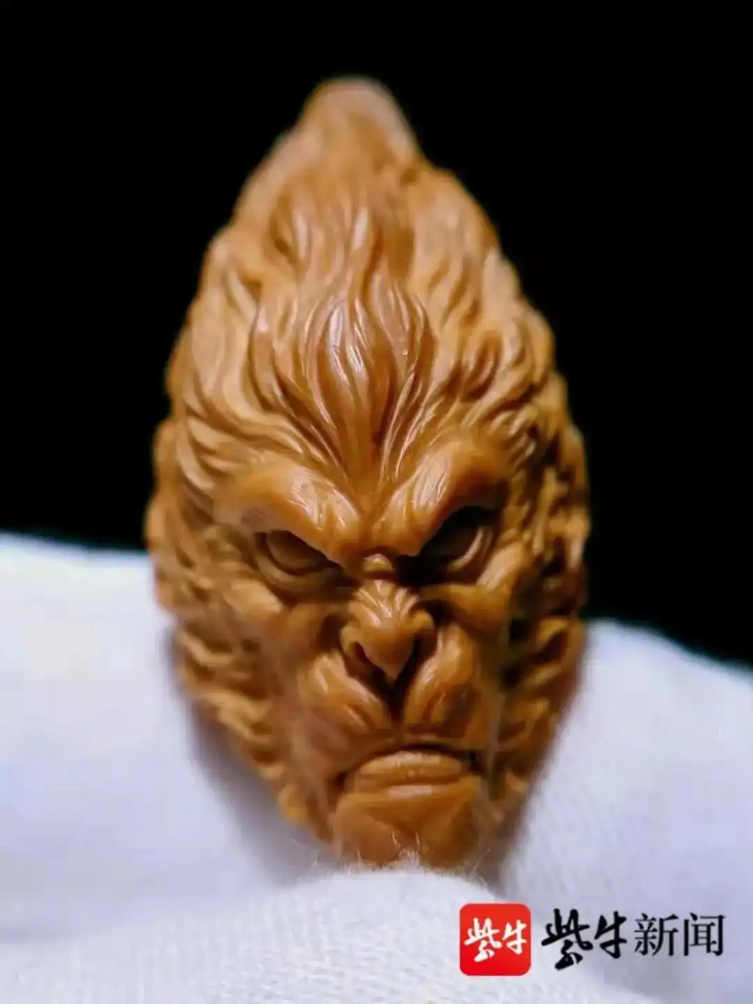 橄榄核龙雕_江苏淮安橄榄核雕刻西游记 刘成龙 橄榄核雕刻西游人物