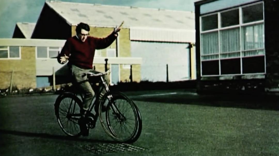 自行车平衡原理_自行车车轮转动的奥秘_自行车稳定性科学解释