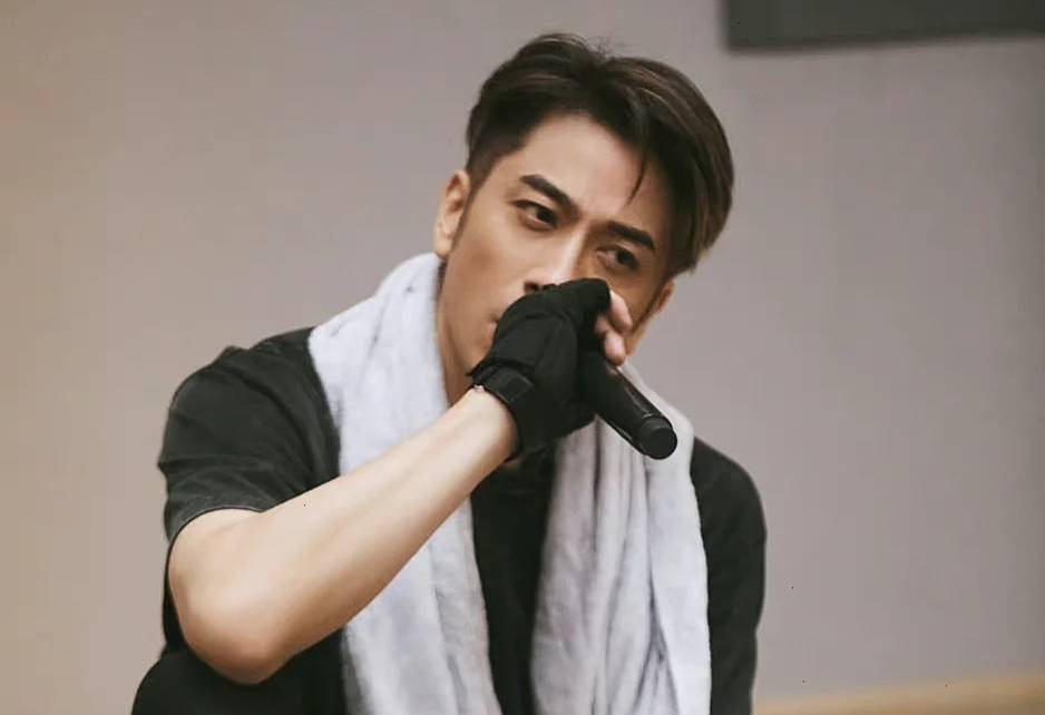 吴卓羲删微博_吴卓羲 林峯 好兄弟 关系 披荆斩棘 参加 舞台 表演 情感深厚 竞争 钟嘉欣 绯闻 张馨予 李晨 维护