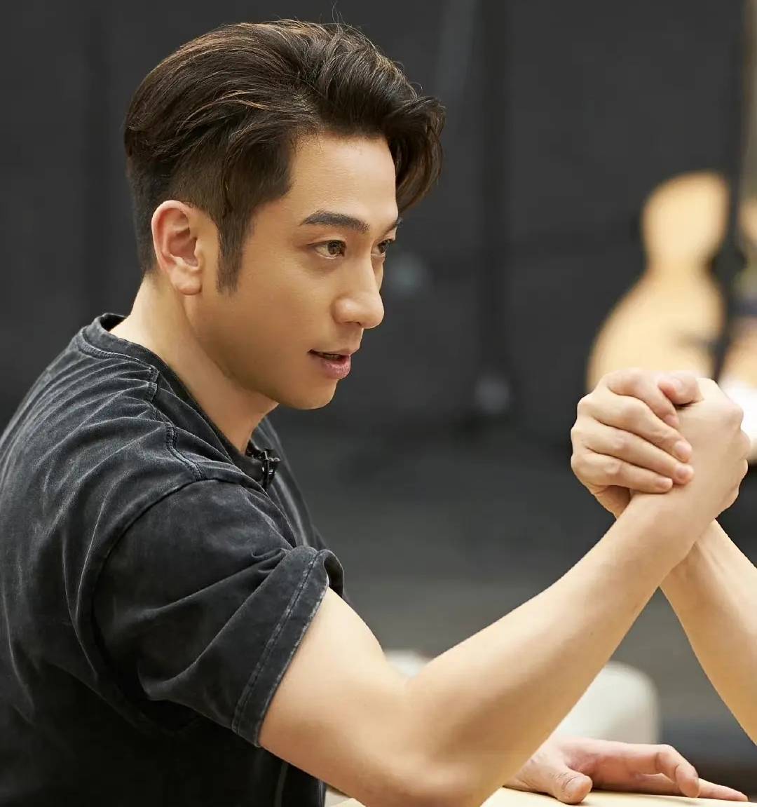 吴卓羲删微博_吴卓羲 林峯 好兄弟 关系 披荆斩棘 参加 舞台 表演 情感深厚 竞争 钟嘉欣 绯闻 张馨予 李晨 维护