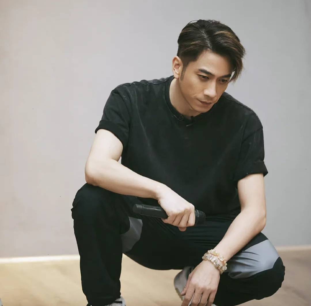 吴卓羲删微博_吴卓羲 林峯 好兄弟 关系 披荆斩棘 参加 舞台 表演 情感深厚 竞争 钟嘉欣 绯闻 张馨予 李晨 维护