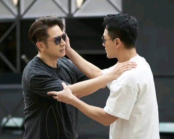 吴卓羲 林峯 好兄弟 关系 披荆斩棘 参加 舞台 表演 情感深厚 竞争 钟嘉欣 绯闻 张馨予 李晨 维护_吴卓羲删微博