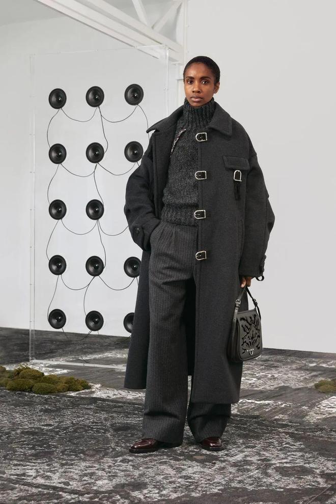 Durazzi 2025秋冬成衣系列_duwear_不对称剪裁裙装