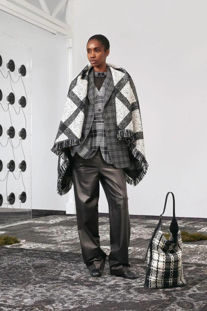 Durazzi 2025秋冬成衣系列_duwear_不对称剪裁裙装