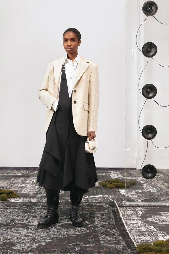 Durazzi 2025秋冬成衣系列_不对称剪裁裙装_duwear