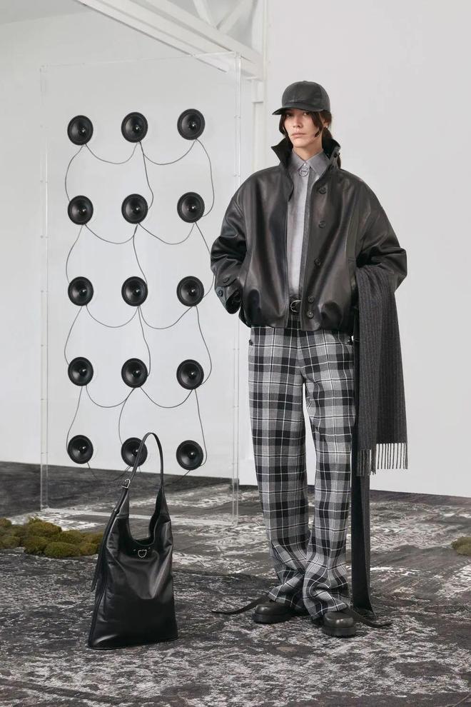 duwear_不对称剪裁裙装_Durazzi 2025秋冬成衣系列